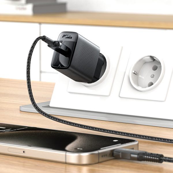 شارژر دیواری Acefast A102 با فناوری GaN، توان 30 وات PD و خروجی USB-C؛ کوچک، سبک و قدرتمند برای شارژ سریع گوشی، تبلت و لپ‌تاپ‌های سبک.