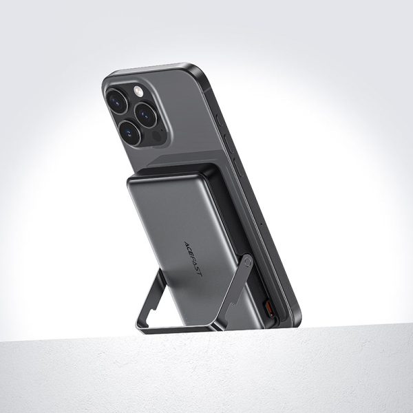 پاوربانک بی‌سیم مغناطیسی ACEFAST M17 ظرفیت 10000mAh با توان 22.5 وات، شارژ سریع، مگنت قوی و طراحی سبک را در یک دستگاه جمع کرده است.